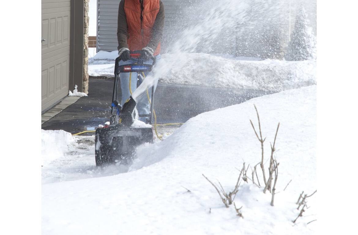 Toro 18 in. Power Curve 15 Amp Electric Snow Blower - 38381 thumbnail 11
