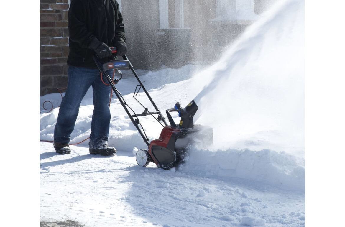 Toro 18 in. Power Curve 15 Amp Electric Snow Blower - 38381 thumbnail 10