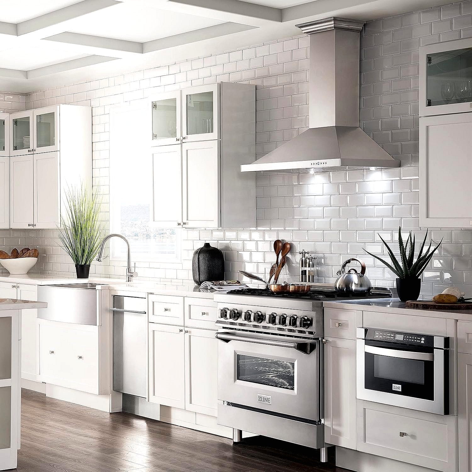 ZLINE Legacy 36 in. Dual-Fuel Range with 6-Burner Gas Cooktop and Electric Convection Oven (RA36) thumbnail 9